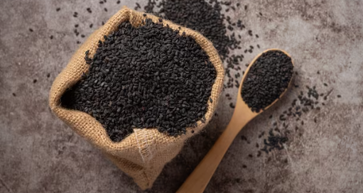 The Science Behind Kalonji Oil’s Ability To Improve Hair Health & Texture