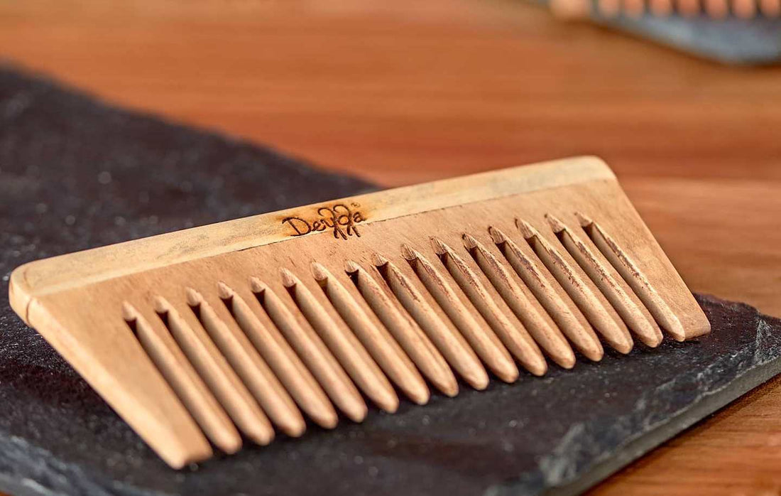 WOODEN COMB TO BENEFIT YOUR HAIR