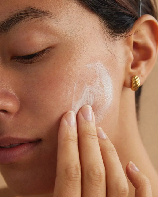 How To Use Sunscreen And Moisturizer