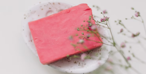 WHY DOES EVERY SKIN EXPERT SUGGEST CLAY FOR OILY SKIN