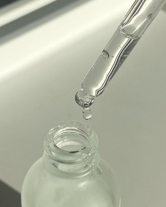 Vitamin C and Hyaluronic Acid Serum: A Natural Glow-Up for Sensitive Skin